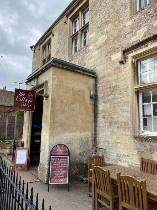 Larks Leaze Lodge, Steeple Ashton, Wiltshire Trowbridge Eksteriør bilde