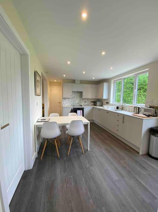 Larks Leaze Lodge, Steeple Ashton, Wiltshire Trowbridge Eksteriør bilde