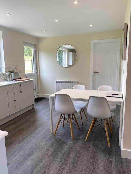 Larks Leaze Lodge, Steeple Ashton, Wiltshire Trowbridge Eksteriør bilde