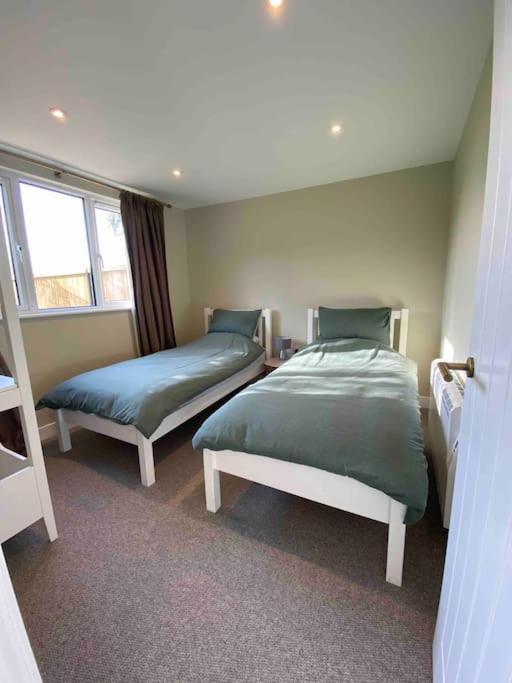 Larks Leaze Lodge, Steeple Ashton, Wiltshire Trowbridge Eksteriør bilde