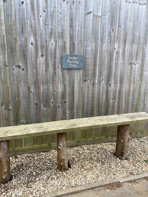 Larks Leaze Lodge, Steeple Ashton, Wiltshire Trowbridge Eksteriør bilde