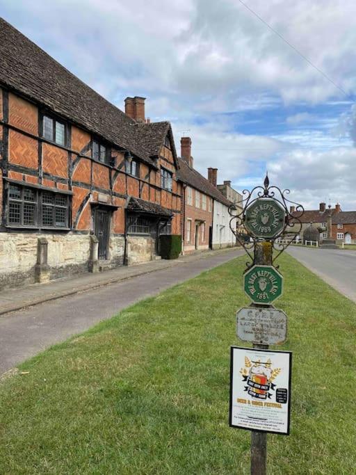 Larks Leaze Lodge, Steeple Ashton, Wiltshire Trowbridge Eksteriør bilde