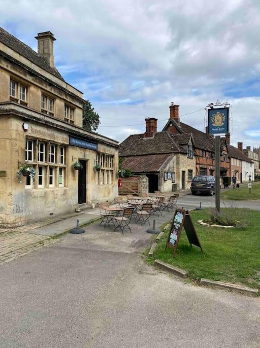 Larks Leaze Lodge, Steeple Ashton, Wiltshire Trowbridge Eksteriør bilde